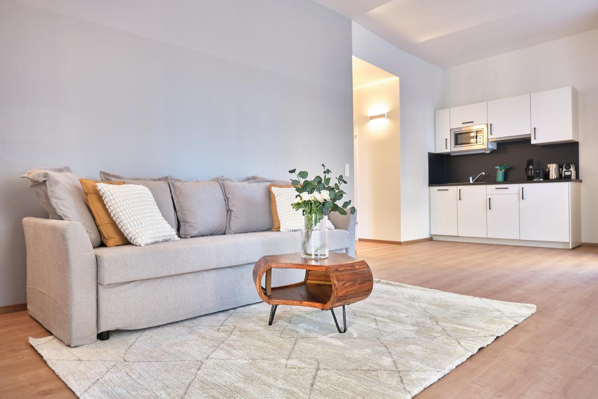 Apartment 4 Min To Metro I 12 Min To Inner I Wifi