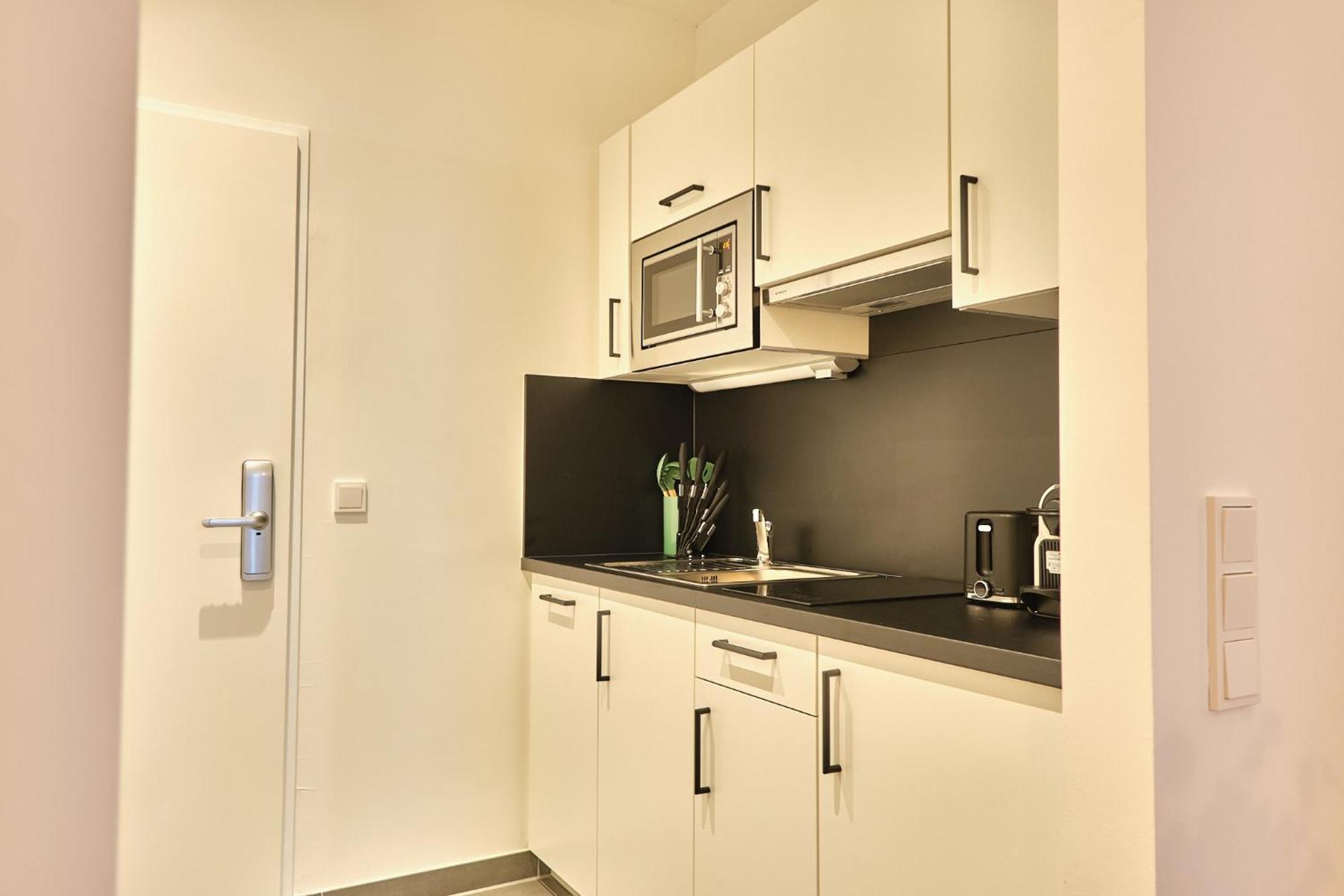 4 Min To Metro I 12 Min To Inner I Wifi Apartment *