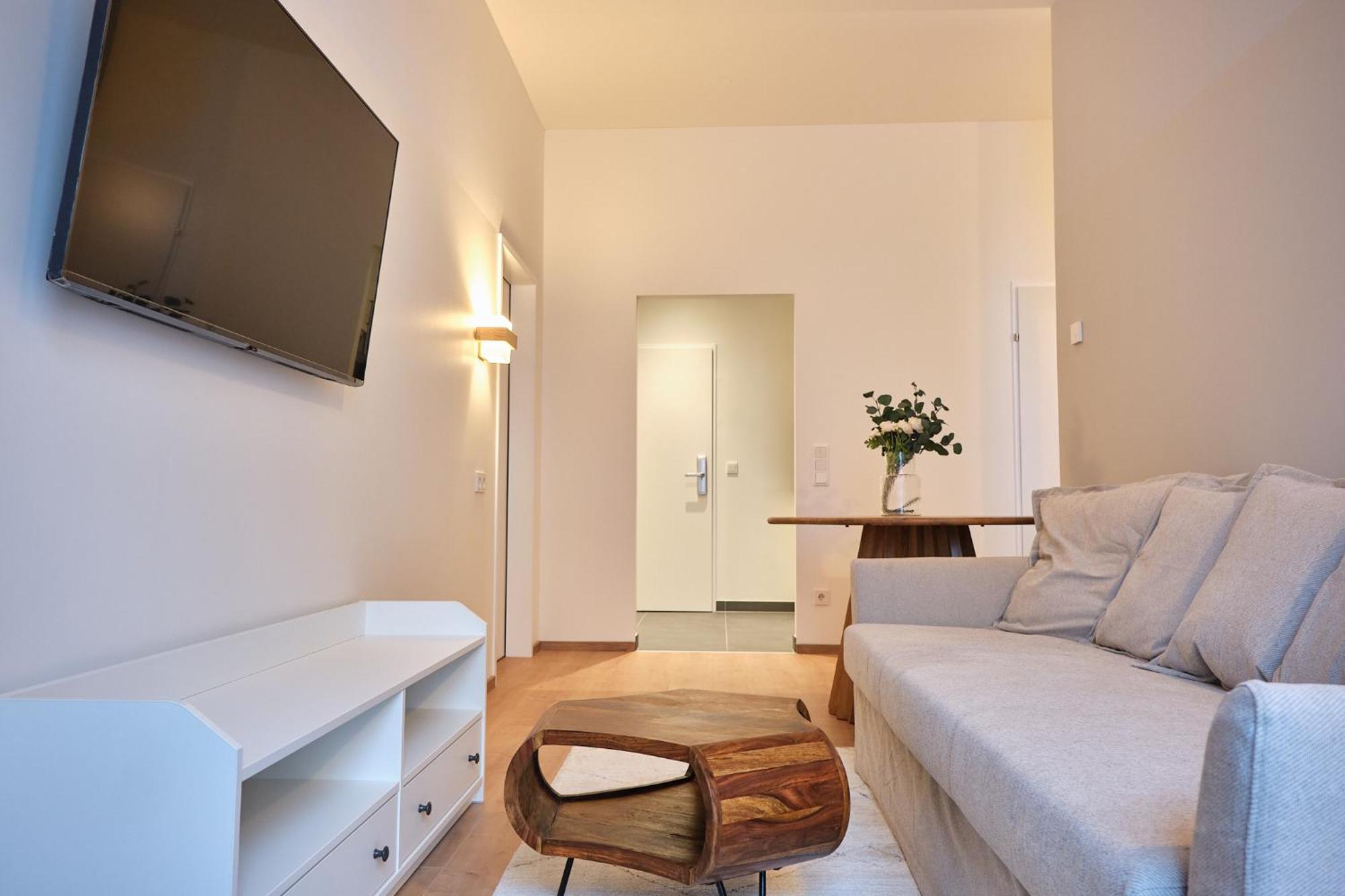 4 Min To Metro I 12 Min To Inner I Wifi Apartment *